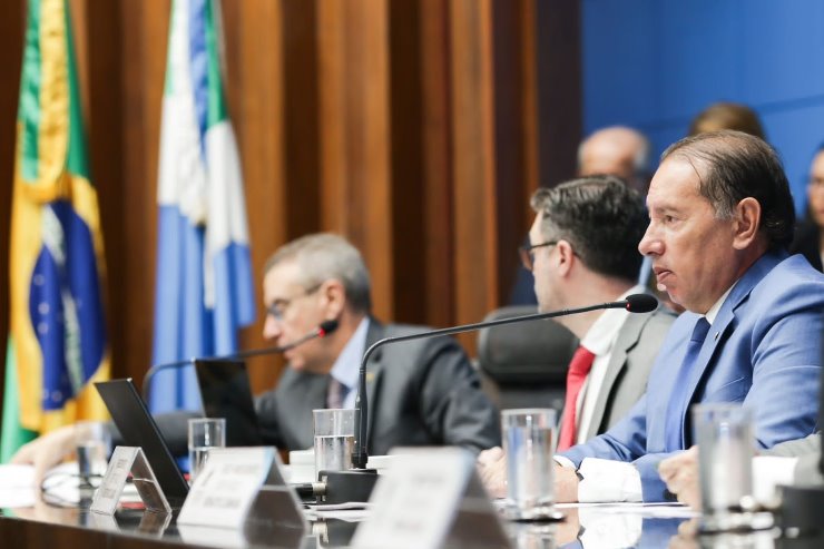 Imagem: Ainda durante a sessão, o presidente Gerson Claro anunciou os nomes dos deputados que irão compor a Comissão da Cassems