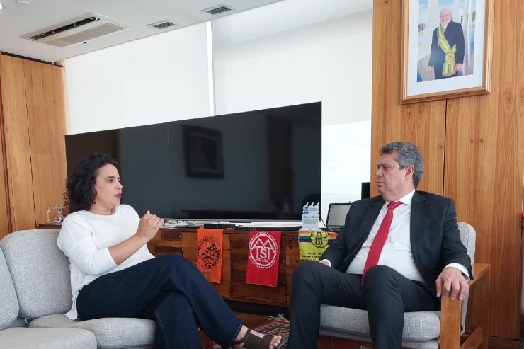 Imagem: Deputada Gleice Jane com Márcio Macêdo, Ministro da Secretaria-Geral da Presidência da República, em reunião para discutir medidas de aprimoramento das políticas públicas no Mato Grosso do Sul.