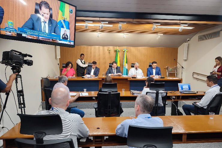 Imagem: Reunião, presidida pelo deputado Renato Câmara, contou com a presença dos outros parlamentares que integram a Comissão