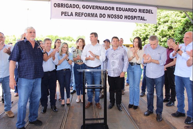 Imagem: Zeca celebrou reforma de hospital, que dará salto de qualidade no serviço de saúde prestado à população.