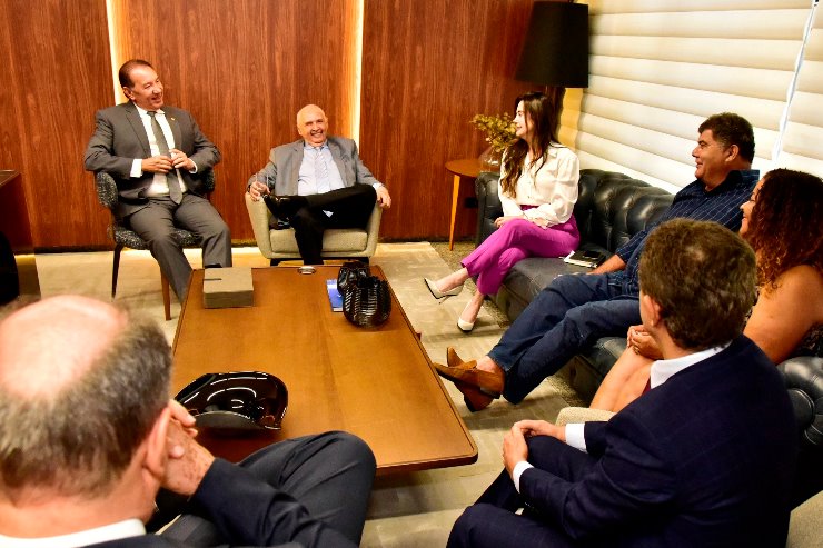 Imagem: A reunião com a Fetems aconteceu na sala do presidente do Parlamento Estadual, deputado Gerson Claro 