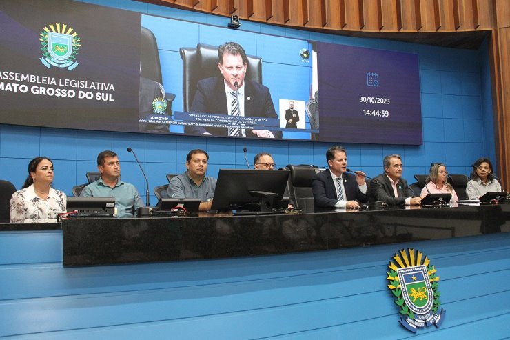 Imagem: Sob coordenação do deputado Renato Câmara, evento deu posse posse a representantes de 58 instituições que integram as frentes parlamentares 