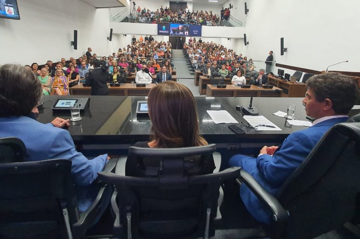 Imagem: O Plenário da Assembleia Legislativa ficou lotado para celebração do Dia do Cerimonialista no Estado de MS