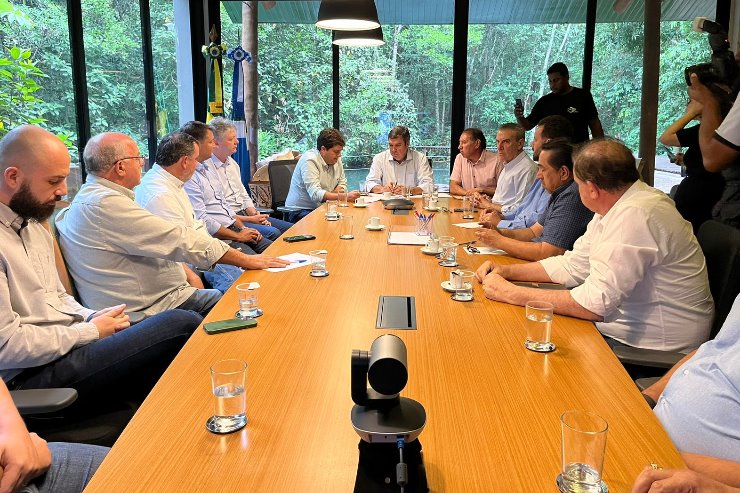 Imagem: Projeto de lei do Pantanal foi discutido durante reunião com os deputados, o governador, secretários e prefeitos