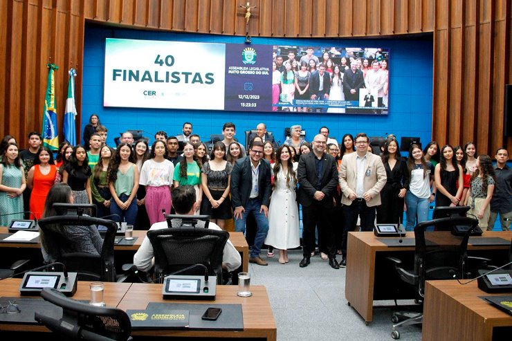 Imagem: Os estudantes vencedores do 1º Concurso Estadual de Redação foram anunciados e premiados no Parlamento Estadual