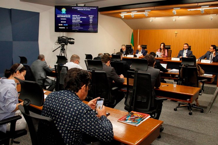 Imagem: Reunião da CCJR aconteceu no Plenarinho Deputado Nelito Câmara; 17 projetos foram analisados pelo colegiado