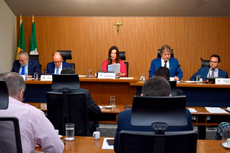 Imagem: Reunião da CCJR acontece no Plenarinho Deputado Nelito Câmara, às quartas-feiras, a partir das 8h