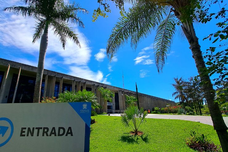 Imagem: A Assembleia Legislativa de Mato Grosso do Sul é localizada no Parque dos Poderes, Bloco 9, Jardim Veraneio 