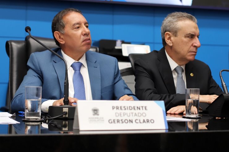 Imagem:  Durante sessão plenária desta quarta-feira, Gerson Claro determinou a participação de Paulo Corrêa em evento internacional