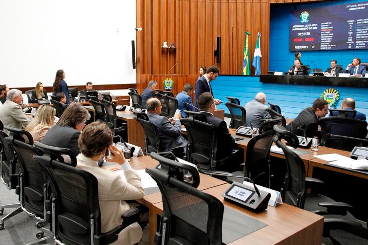 Imagem: Deputados apreciam e votam as propostas durante sessão plenária na Assembleia Legislativa de Mato Grosso do Sul