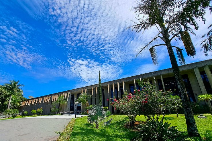 Imagem: A Assembleia Legislativa é localizada na avenida Desembargador Nunes da Cunha, Bloco 9, Parque dos Poderes