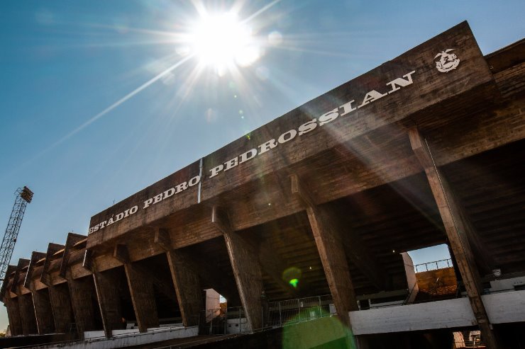 Imagem: Estádio Morenão está em reforma desde 2022; obras serão acompanhadas por comissão de parlamentares estaduais 