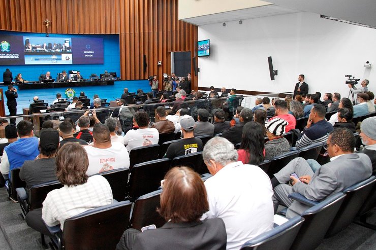 Imagem: Plenário ficou lotado durante audiência pública, que discutiu projeto que trata sobre a regulamentação do trabalho dos motoristas de aplicativo