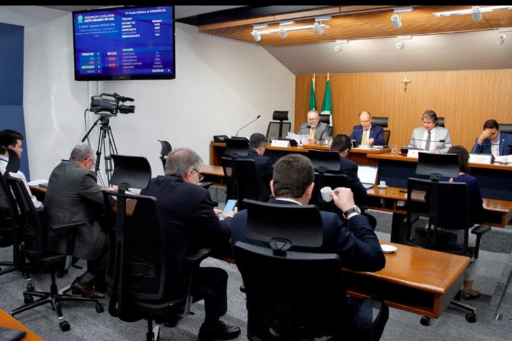 Imagem: Reunião da CCJR acontece no Plenarinho Deputado Nelito Câmara, às quartas-feiras, a partir das 8h
