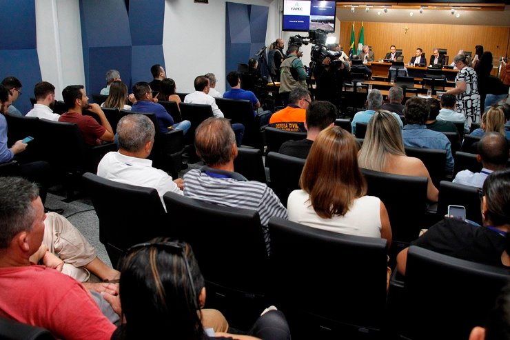 Imagem: Com o plenarinho lotado, reunião discutiu a situção do Morenão, o maior estádio universitário da América Latina