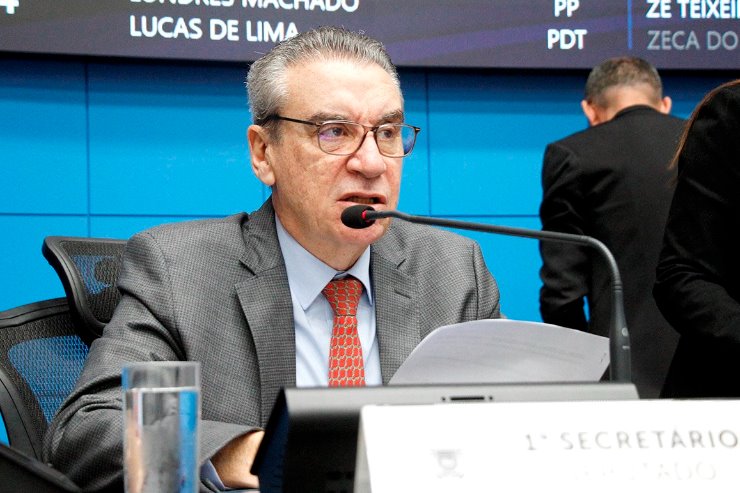 Imagem: As matérias enviadas pelo Poder Executivo foram lidas pelo 1º secretário da ALEMS, Paulo Corrêa, durante a sessão