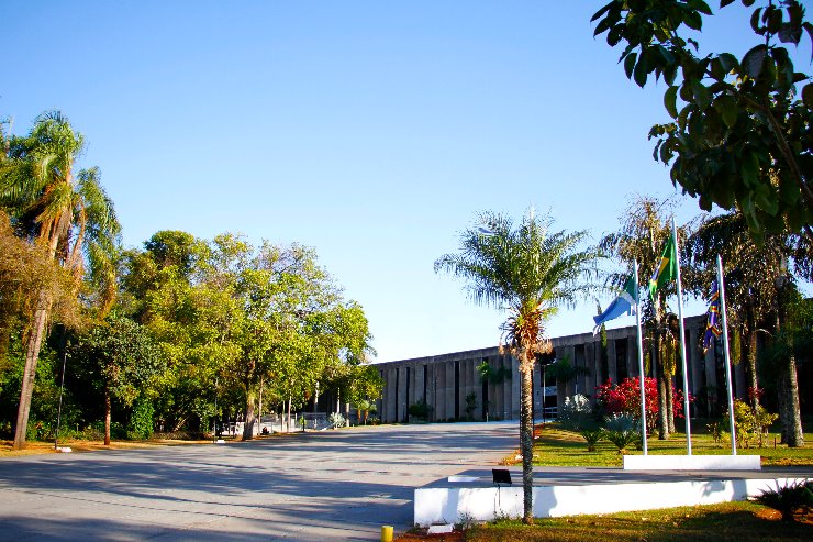 Imagem: A Assembleia Legislativa está situada na Avenida Desembargador Nunes da Cunh, bloco 9 do Parque dos Poderes, no Jardim Veraneio