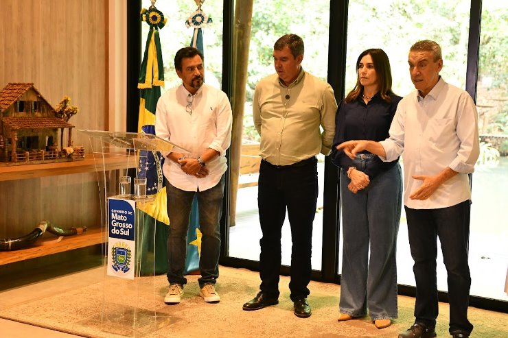 Imagem: Paulo Corrêa representou a ALEMS em entrega de honrarias hoje de manhã, no receptivo do Governo