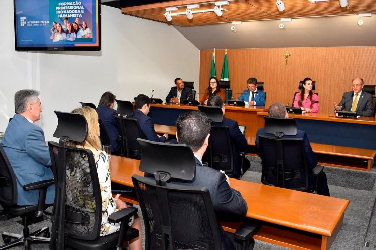 Imagem: Dirigentes do IFMS se reuniram com deputados para estreitar parceria entre as 2 instituições