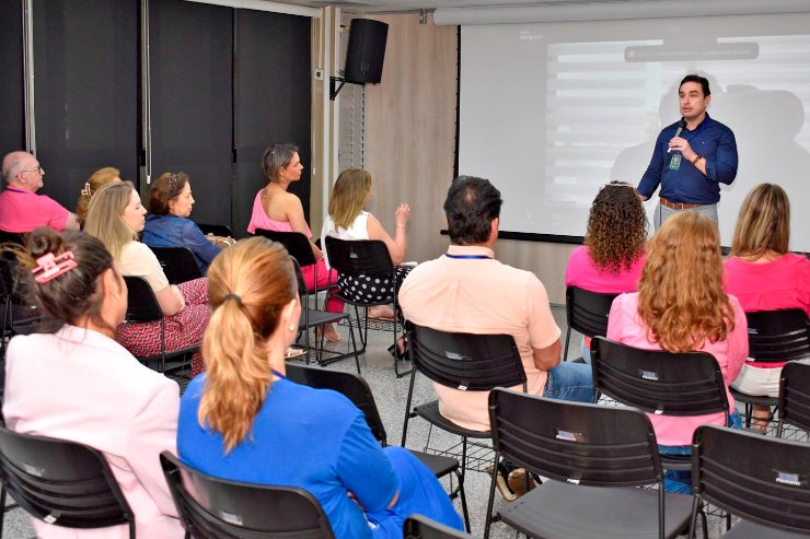 Imagem: Dr. Henrique Brito foi o mediador das palestras alusivas ao Outubro Rosa 