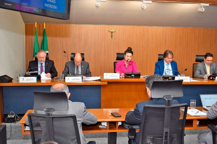 Imagem: A reunião da CCJR aconteceu na manhã desta quarta-feira, no Plenarinho Deputado Nelito Câmara