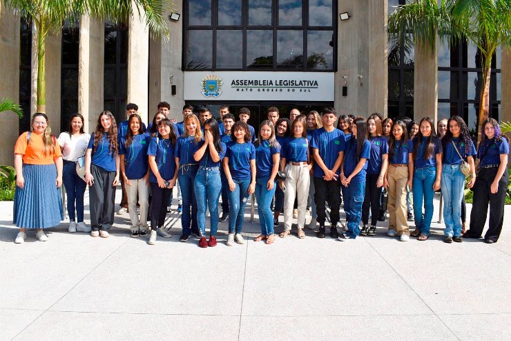 Imagem: Escolas de Paranhos, Iguatemi e Aparecida do Taboado visitaram a ALEMS