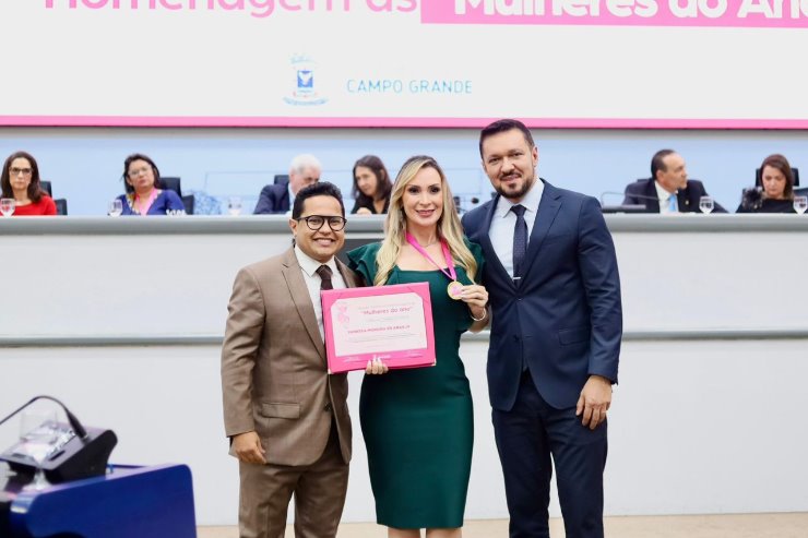 Imagem: Vereador Papy, Vanessa Araujo e Deputado Lucas de Lima 