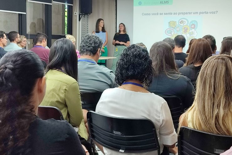 Imagem: O evento teve como ministrantes as jornalistas Taynara Andrade e Clarissa de Faria