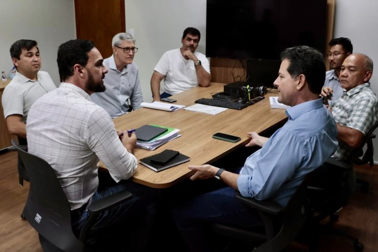 Imagem: A reunião foi intermediada pelo deputado estadual Renato Câmara, que vem acompanhando de perto as demandas de infraestrutura da região.