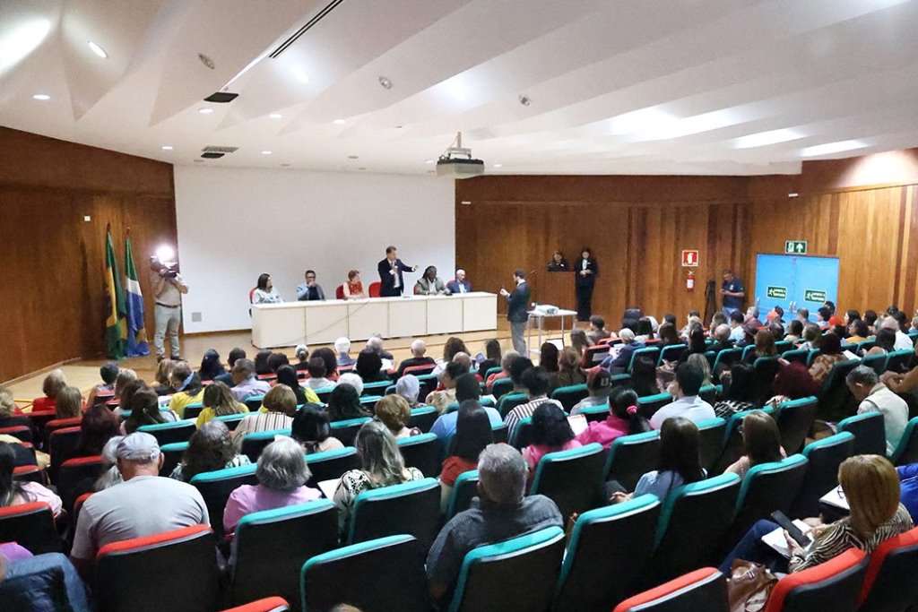 Imagem: Em seu primeiro dia, 5ª Conferência Estadual da Pessoa Idosa lotou o auditório da Receita Federal, com participação da ALEMS