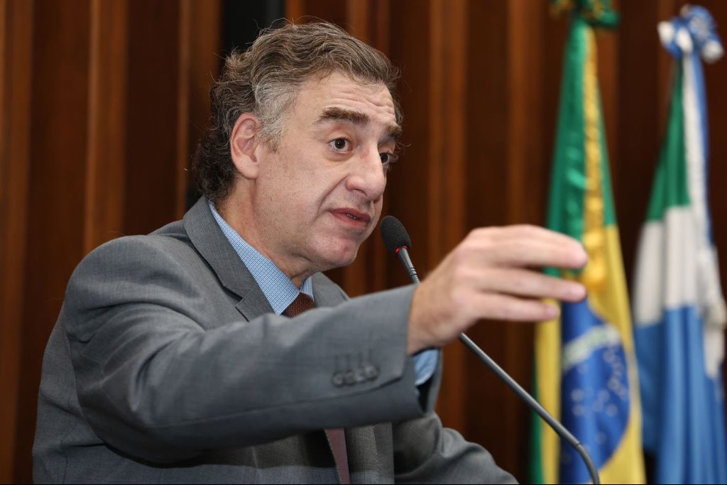 Imagem: "Só quem vive e convive sabe do desespero dessas mães atípicas", disse Neno sobre escolas sem auxiliares em sala de aula