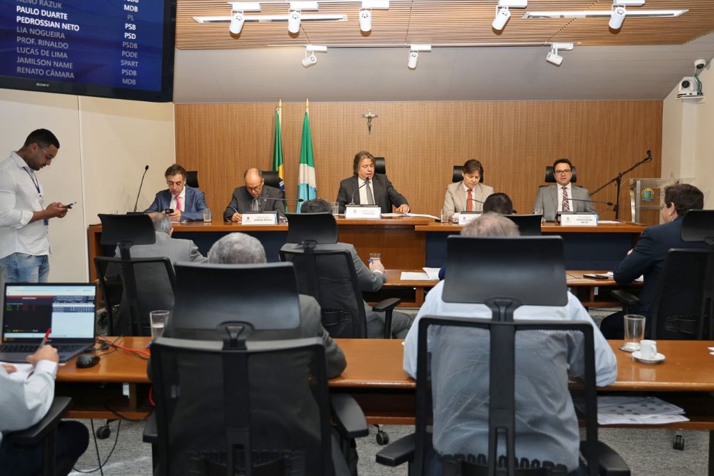 Imagem: Comissão de Constituição, Justiça e Redação aprovou 21 matérias na reunião realizada no plenarinho Nelito Câmara