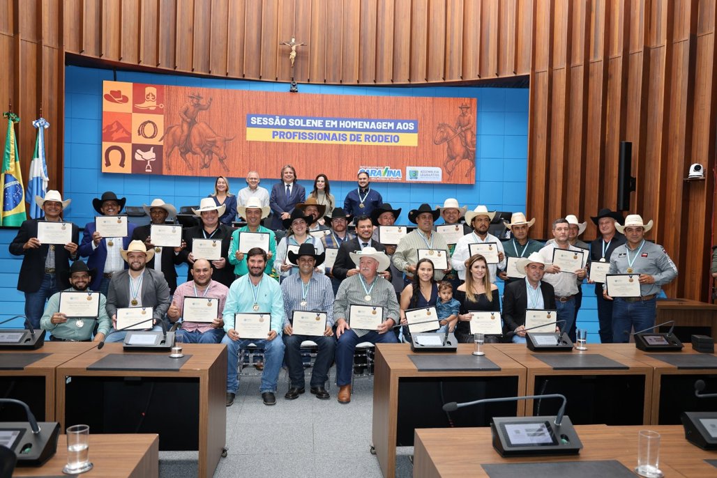 Imagem: Alusiva ao Dia Nacional do Rodeio, solenidade entregou Medalha e Diploma de Honra ao Mérito Legislativo a 29 profissionais