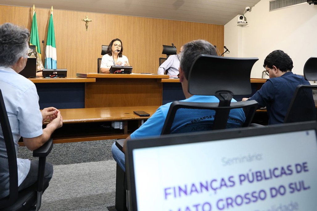 Imagem: Evento, proposto pela deputada Gleice Jane, reuniu representantes sindicais, aposentados e especialistas 