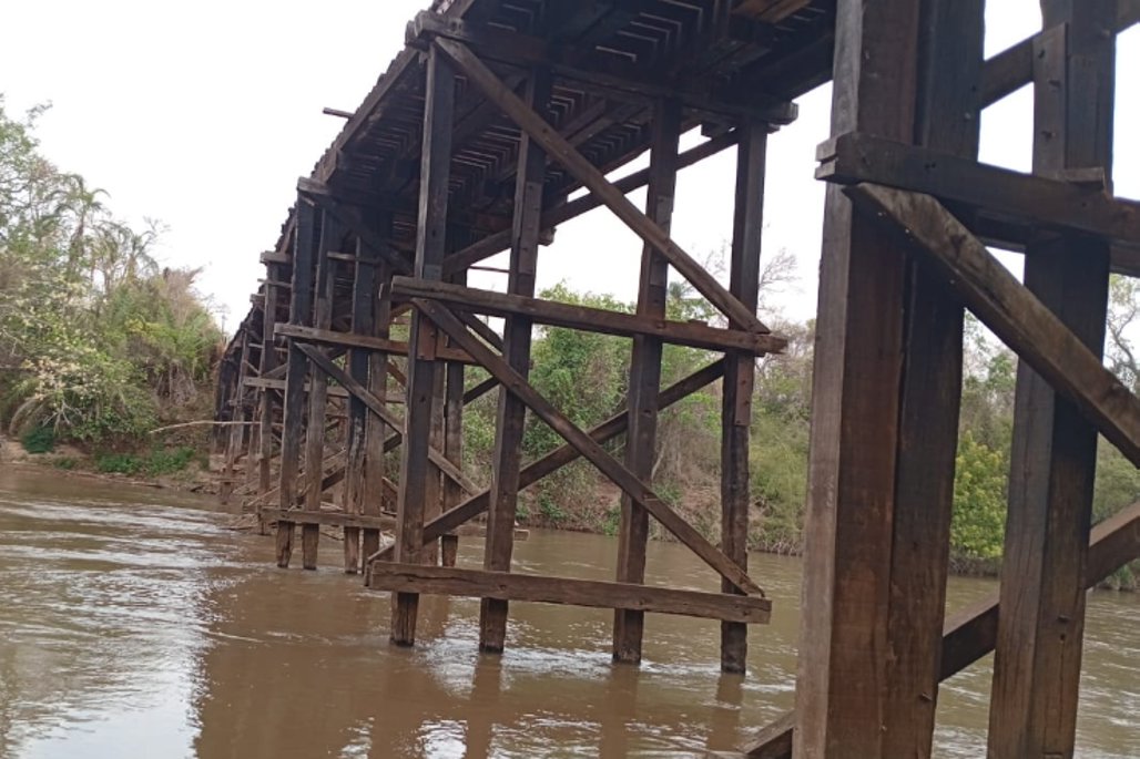 Imagem: A ponte liga Terenos a Dois Irmãos do Buriti, cerca de 85 km de Campo Grande.