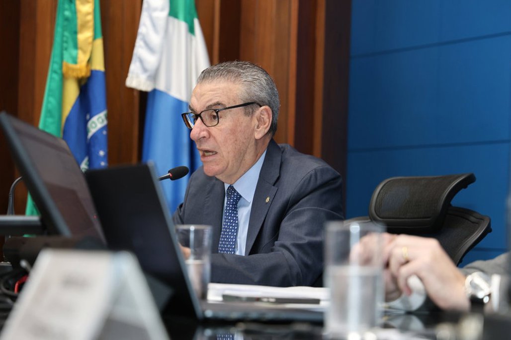 Imagem: As matérias enviadas pelos outros Poderes são lidas no expediente pelo 1º secretário da Casa de Leis, deputado Paulo Corrêa