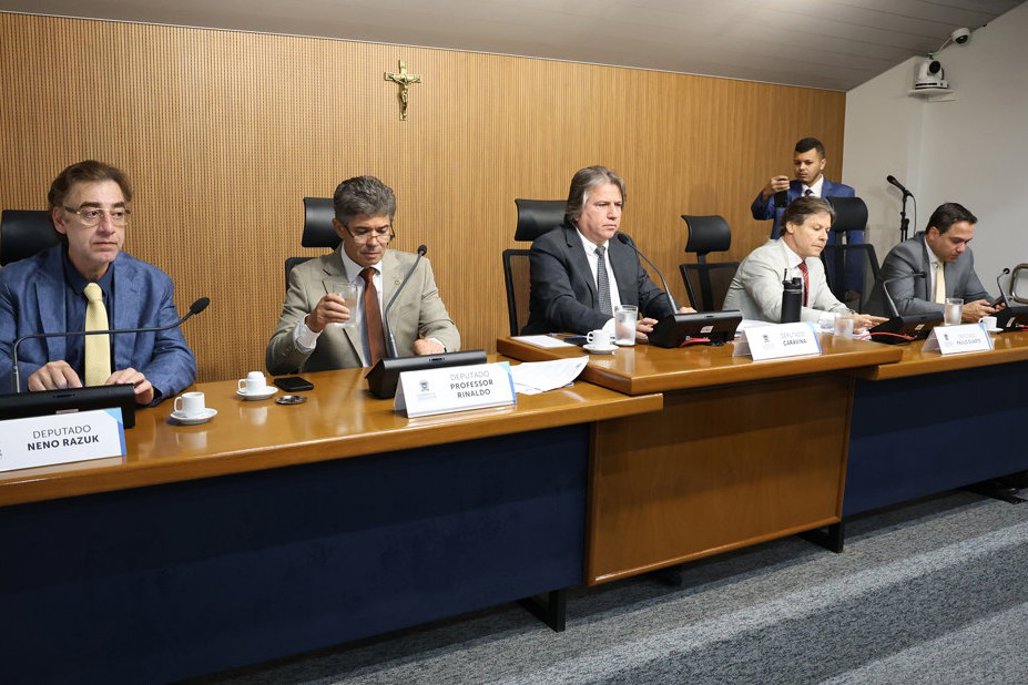 Imagem: Sete propostas foram aprovadas pelos deputados integrantes da CCJR na reunião realizada nesta terça-feira 