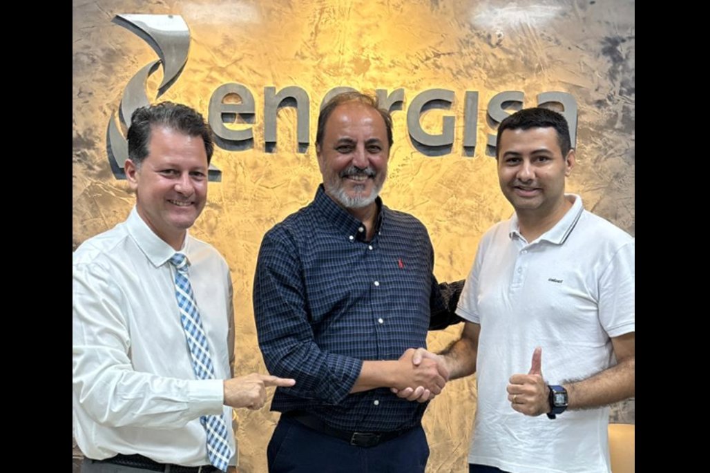 Imagem: Da esquerda para a direita, Renato Câmara, Paulo Roberto dos Santos e Flavinho Lopes durante a reunião que prevê a retomada do atendimento presencial da Energisa em Bela Vista em cerca de 40 dias.