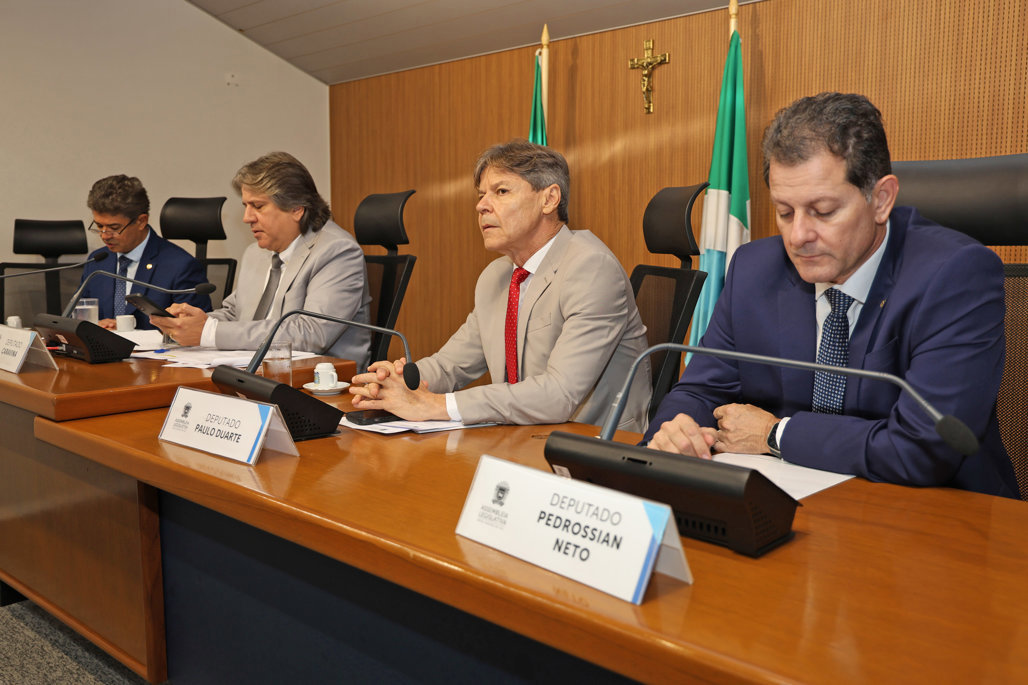 As reuniões ordinárias da CCJR acontecem às quartas, a partir das 8h