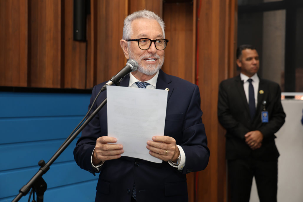 Antonio Vaz é autor da lei que instituiu Abril Azul em MS (Foto: Luciana Nassar)