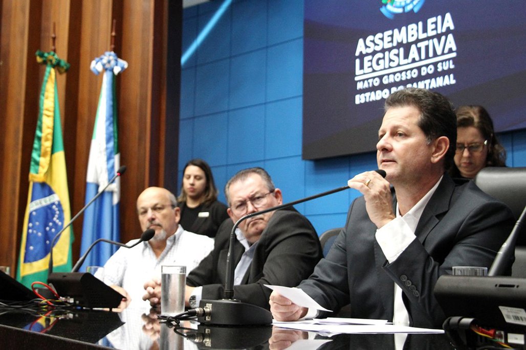 Vice-presidente da ALEMS, Renato Câmara (Republicanos) conduz abertura do 3º Seminário Estadual do Leite. Foto (Wagner Guimarães)