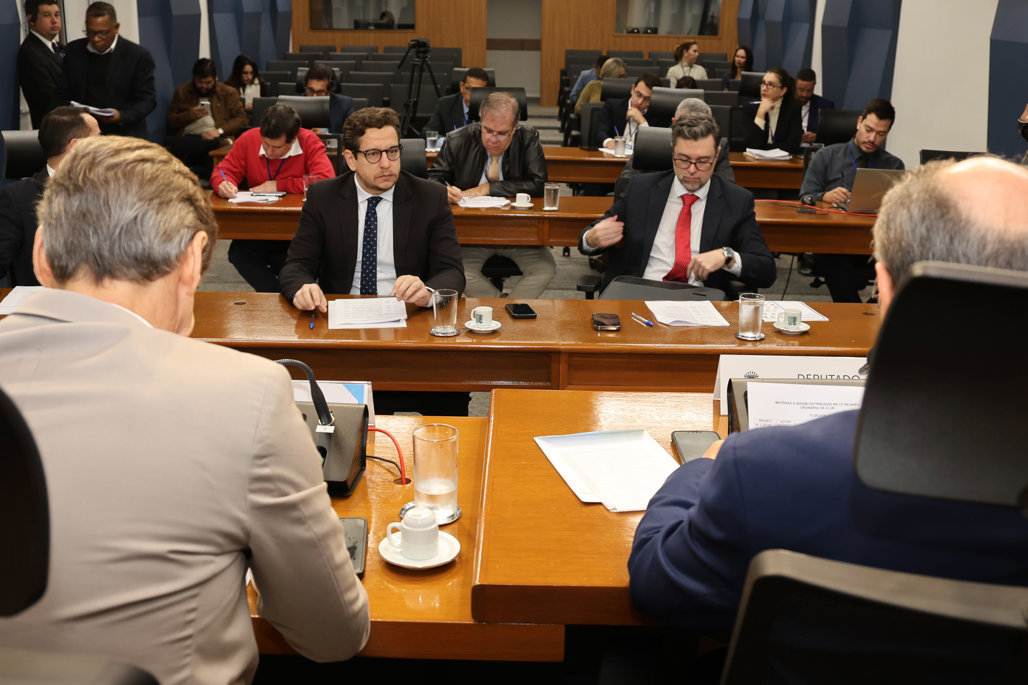 Assessores jurídicos acompanham pareceres relatados pelos deputados