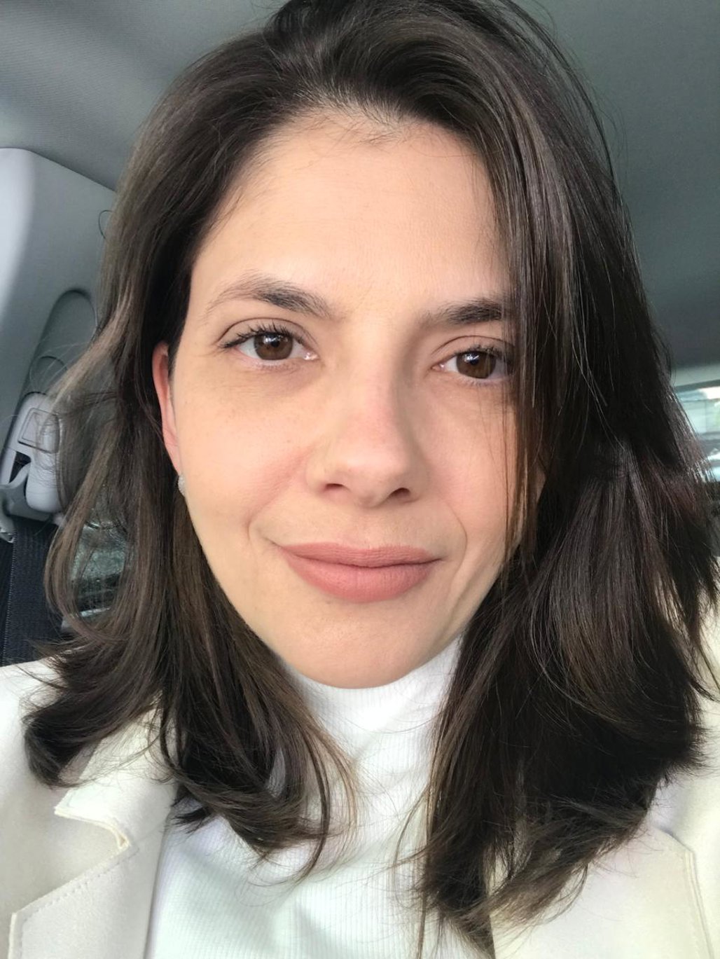 Dayane Mothe lembra que os primeiros sintomas surgiram com fortes dores abdominais e sangramentos (Foto: Arquivo Pessoal)