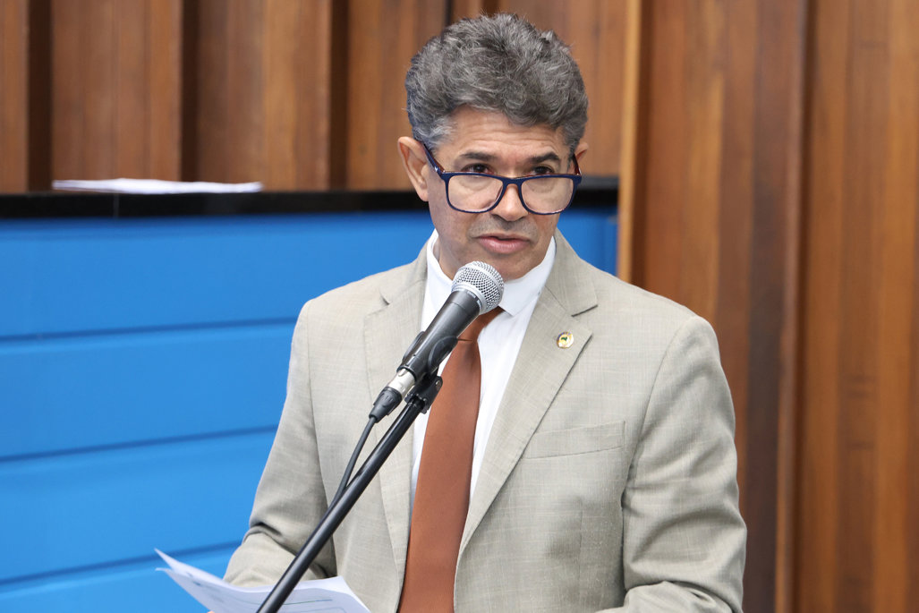 Deputado Professor Rinaldo Modesto é o autor da proposta (Foto: Wagner Guimarães)