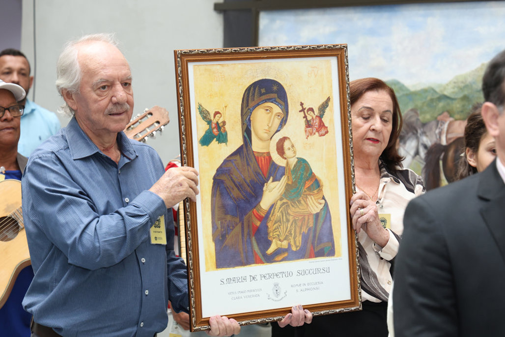 Moacir e Roseli Kohl conduziram o ícone de Nossa Senhora 