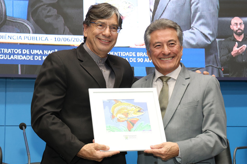 Hashioka presentou Pochmann com quadro de Isaac de Oliveira