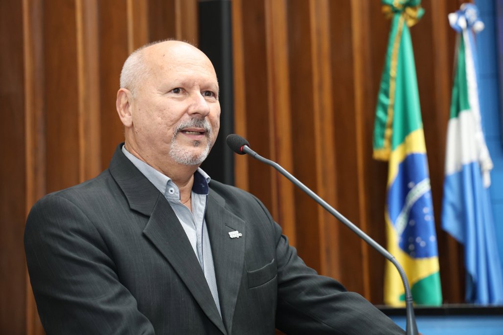 Celso Regis, presidente da OCB/MS, falou em nome dos homenageados