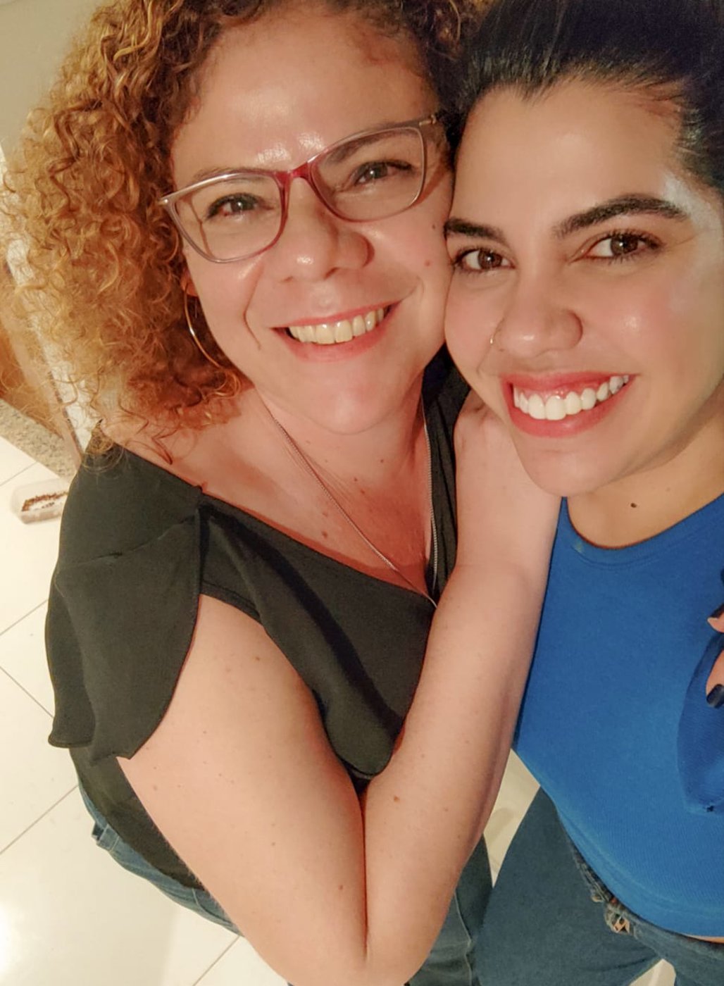 As jornalistas Aline Oliveira e Vanessa Ricarte Foto: Arquivo Pessoal