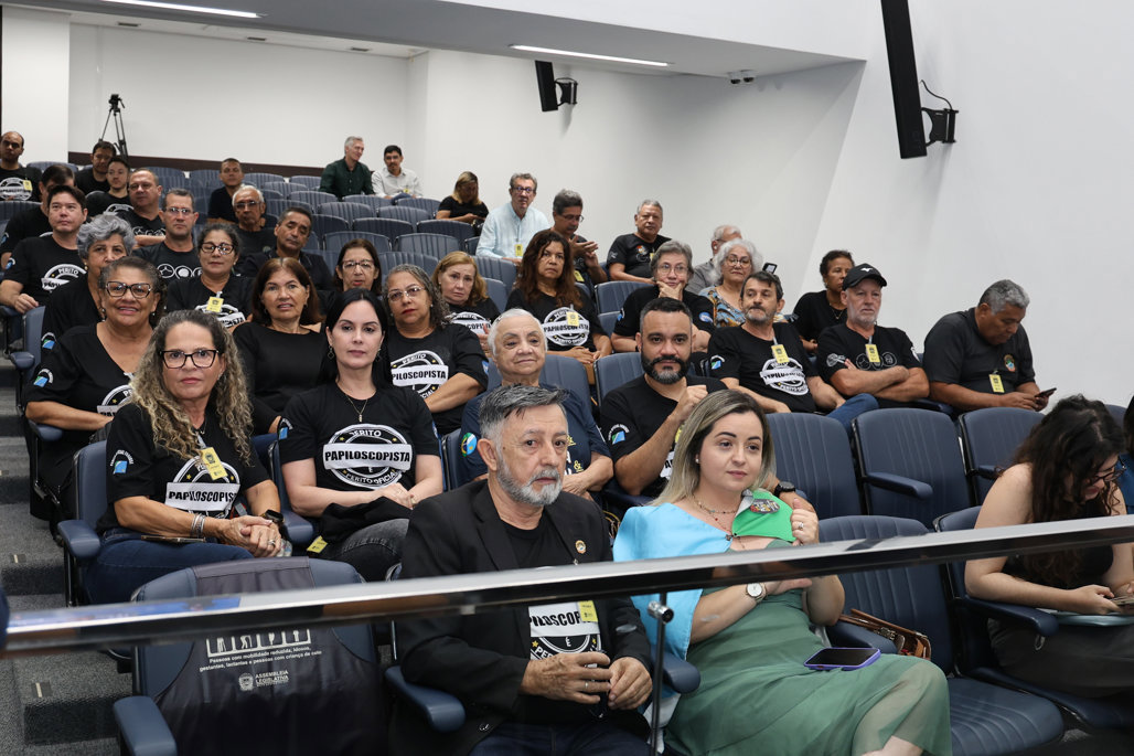 Profissionais compareceram à ALEMS para acompanhar a votação