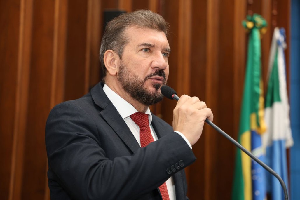 Pedro Kemp comemora votação pelo fim da escala 6x1 no Brasil